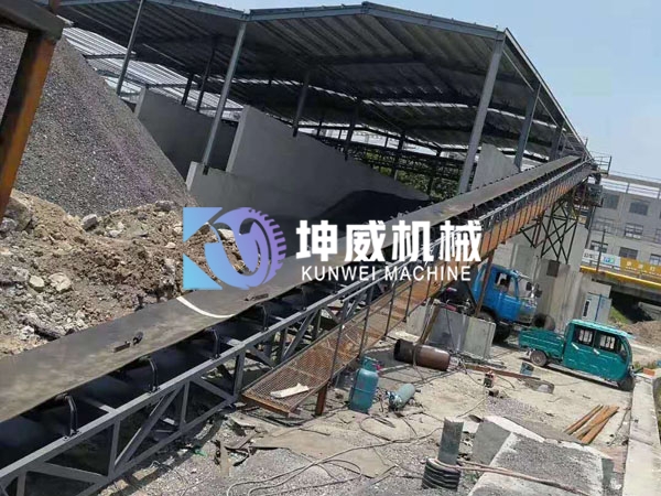  皮帶輸送機(jī)驅(qū)動(dòng)裝置類(lèi)型應(yīng)用及優(yōu)缺點(diǎn)分析